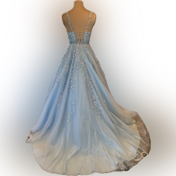 EUC Amarra Tulle and Leaf Lace Embroidered Ball Gown - Picture 5 of 12